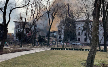 Rosjanie zrzucili bombę na teatr w Mariupolu. Schron dla setek cywilów