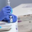 Koronawirus. Czy szczepionka AstraZeneca jest bezpieczna? Odpowiedź eksperta