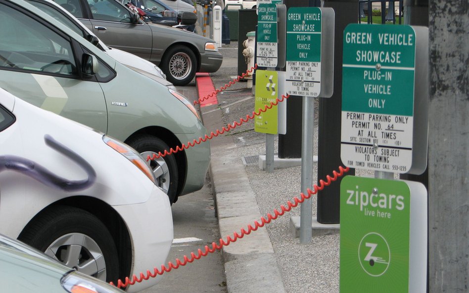 W USA powstanie tysiące nowych punktów ładowania dla aut elektrycznych