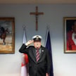 Lech Wałęsa w swoim biurze, między Marszałkiem na Kasztance a Janem Pawłem II. Święta Trójca polskic
