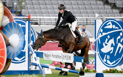 Podczas igrzysk w Tokio bardzo dobra zawodniczka, Niemka Annika Schleu, wylosowała tak złego konia, 