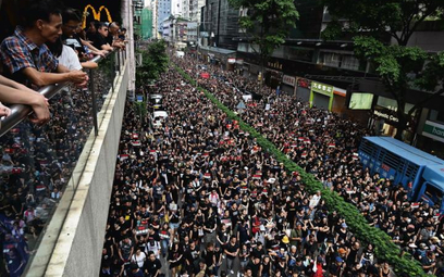 Demonstracje przeciwko ustawie o ekstradycji zaangażowały nawet 2 mln spośród 7,4 mln mieszkańców Ho