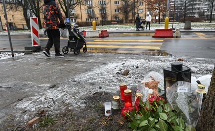Kwiaty i znicze w miejscu śmiertelnego potrącenia 14-latka przy skrzyżowaniu ulic Ordona i Jana Kazi