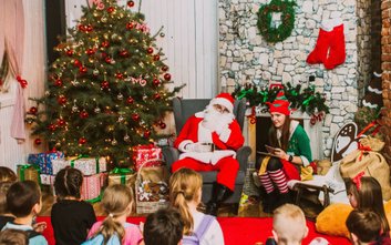 Najważniejszym punktem programu jest uroczyste spotkanie ze Świętym Mikołajem