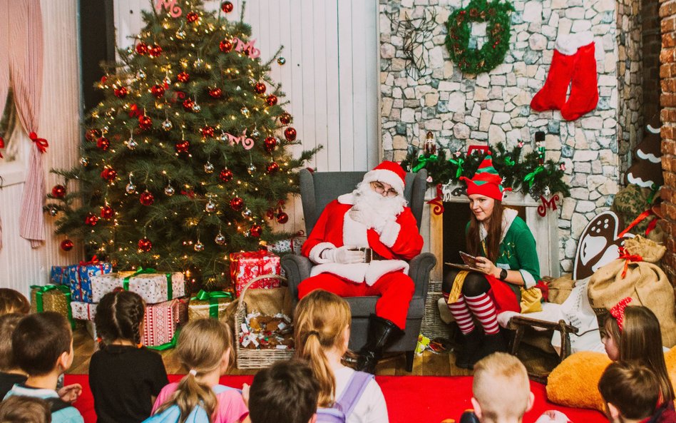 Najważniejszym punktem programu jest uroczyste spotkanie ze Świętym Mikołajem