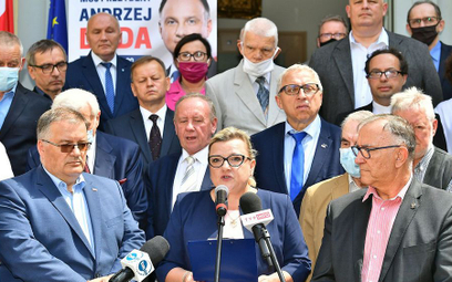 Ogólnopolskich komitetów honorowych nie miał żaden z kandydatów na prezydenta. Andrzej Duda miał jed