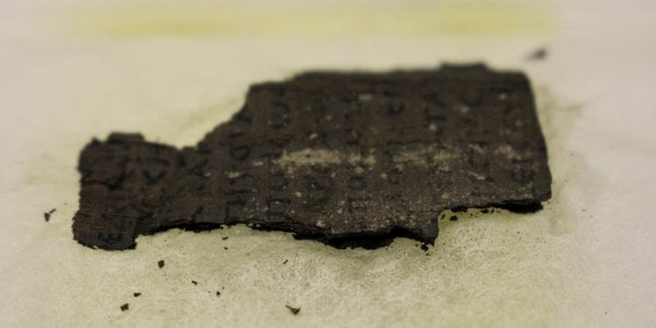 AI pomogła po raz pierwszy w całości odczytać zwój z Herkulanum sprzed 2000 lat
