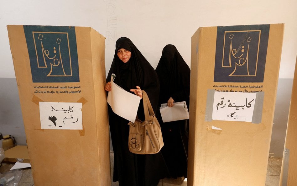 Wybory parlamentarne w Iraku. Na zdjęciu: lokal wyborczy w An-Nadżaf