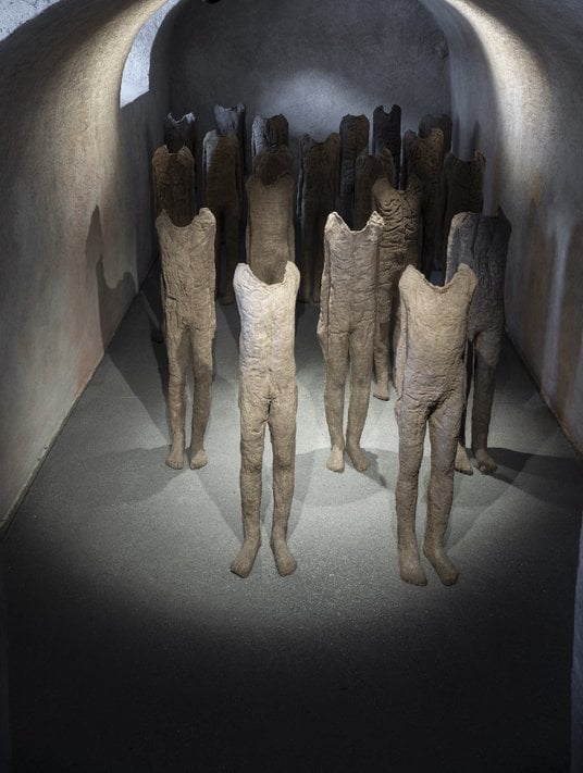 Magdalena Abakanowicz, Flock I (1990)