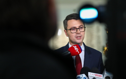 Rzecznik rządu Piotr Mueller zapowiedział złożenie w Sejmie projektu noweli ustawy o SN; jej przyjęc