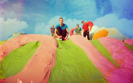 Coldplay zmienia muzyczną stylistykę, nie tracąc popularności.