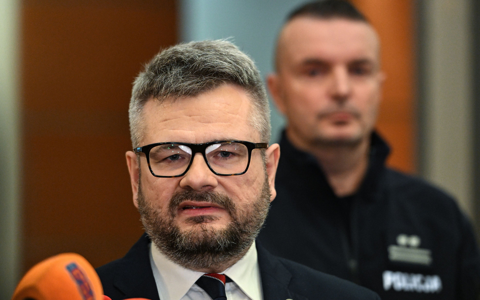 Rzecznik Prokuratury Okręgowej w Warszawie prok. Piotr Skiba (L) i rzecznik prasowy Komendanta Stołe