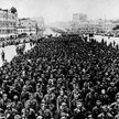 Rosjanie branych do niewoli Niemców przeganiali ulicami miast. Na zdjęciu: Moskwa, 13 września 1944 