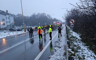Protest słowackich przewoźników przed przejściem w Użgorodzie. 1 XII 2023