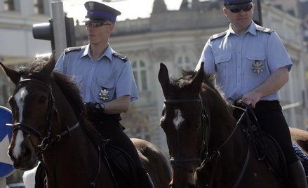 Współczesna policja tak jak jej niesławna poprzedniczka MO także posiada konne jednostki