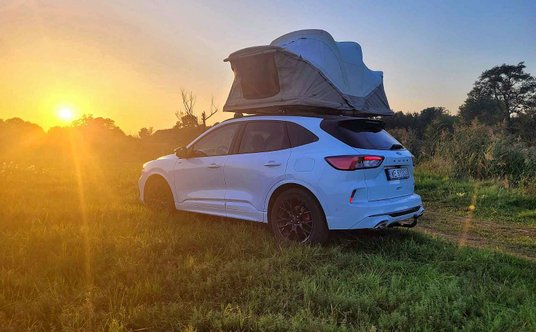 Ford Kuga z namiotem