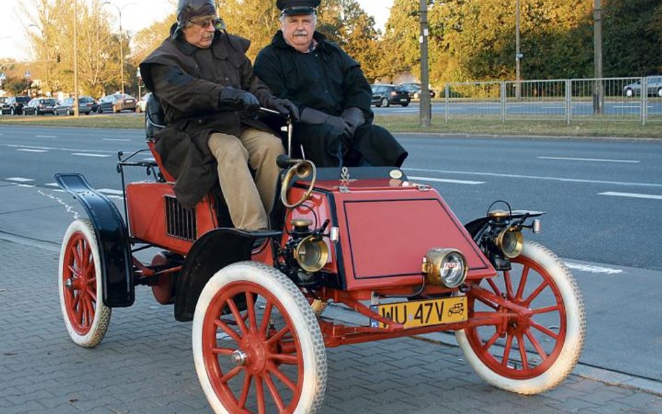 Amerykański rambler z 1903 r. przed londyńskim rajdem trenuje w Warszawie