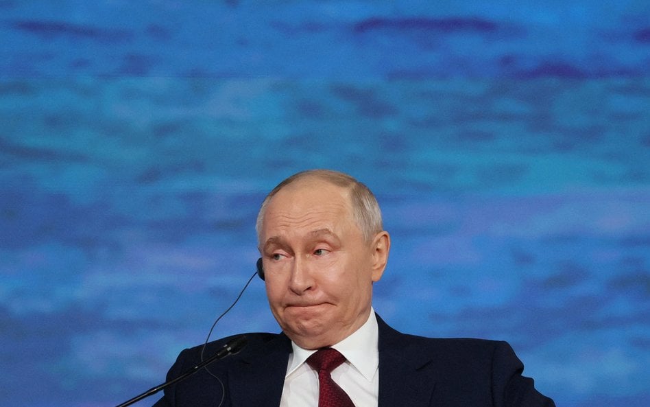 Ukraińskie drony dotarły do Petersburga. Rosja walczy z pożarem strategicznego terminalu