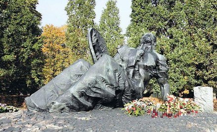 Cmentarz Powstańców Warszawy. W tym miejscu złożono 12 ton prochów ludzi zabitych podczas egzekucji 