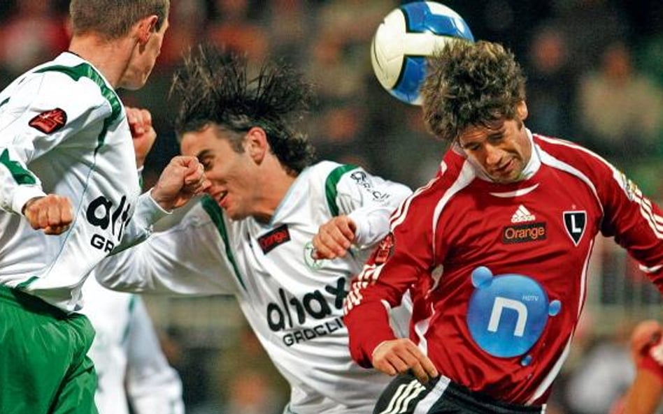 Inaki Astiz (pierwszy z prawej) zagrał w Grodzisku słabo, jak cała Legia