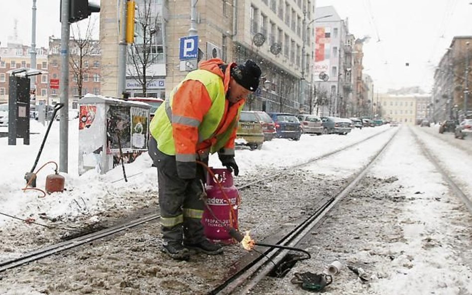 Ponad 20 tys. ton soli i 70 solarek przygotował do walki z zimą poznański oddział GDDKiA.