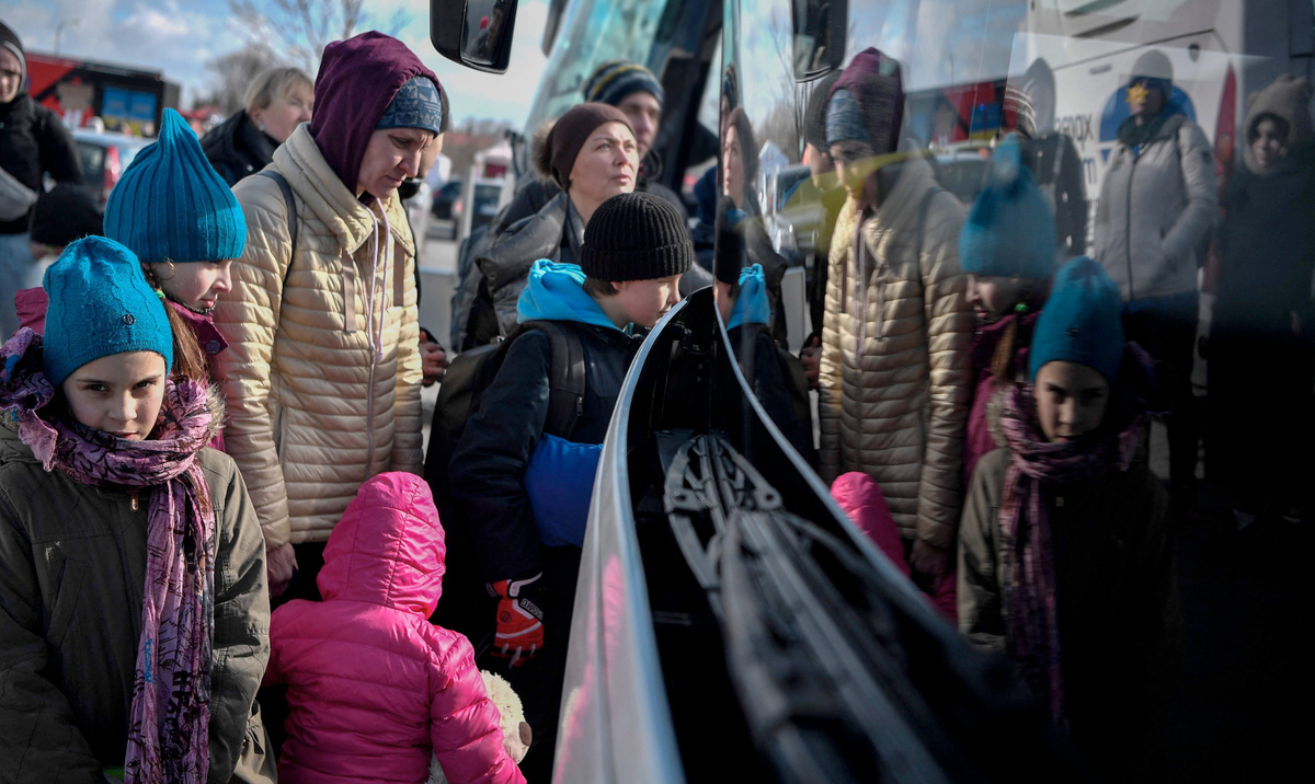 Contrar interdicției, 432.000 au intrat în Polonia din Ucraina.  bărbați sub ambalaj