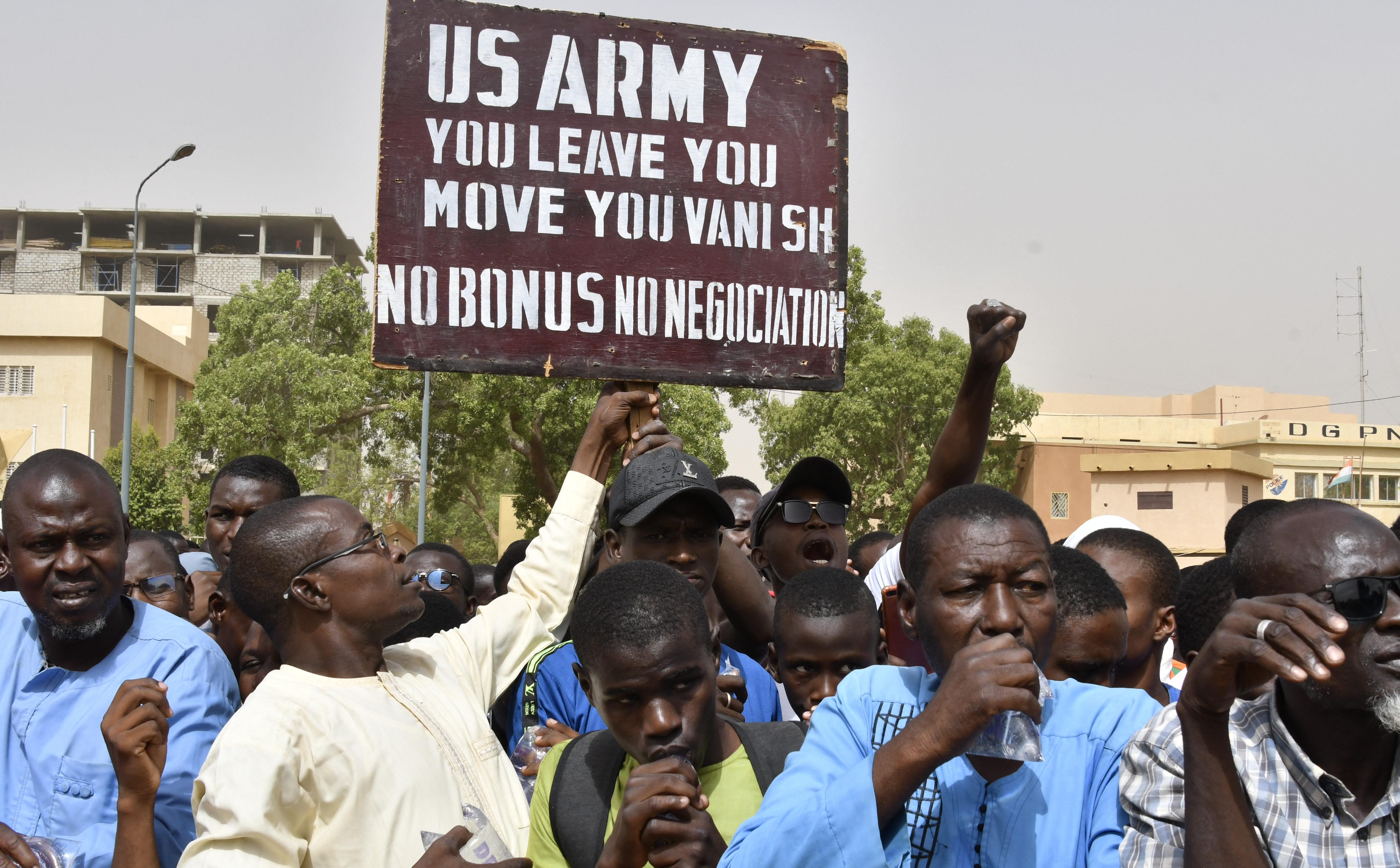 Władze w Nigrze wypowiedziały umowę z USA. To cios również w Unię Europejską