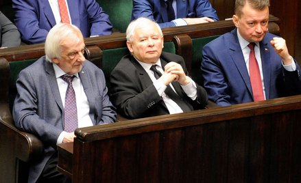 Sondaż: Partia rządząca bliska odbicia
