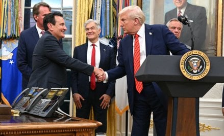 Prezydent USA Donald Trump i dyrektor generalny koncernu AstraZeneca Pascal Soriot