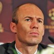 Arjen Robben ma powody do satysfakcji. W ubiegłym roku wyrzucono go z Realu, teraz wraca na Santiago
