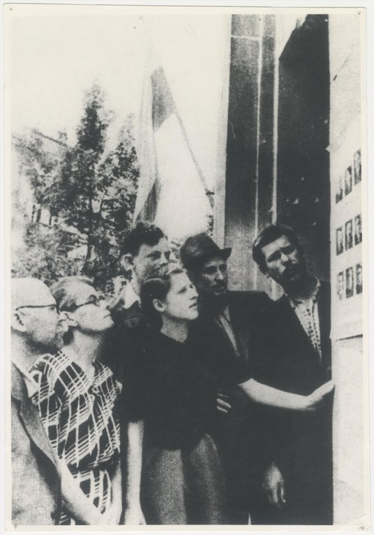 Na ulicach pojawiły się plakaty z fotografiami członków PKWN