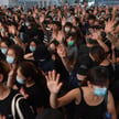 Chiny zakazują wwozu czarnych ubrań do Hongkongu