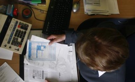 Segregatorów z fakturami od kontrahentów trzeba strzec jak oka w głowie