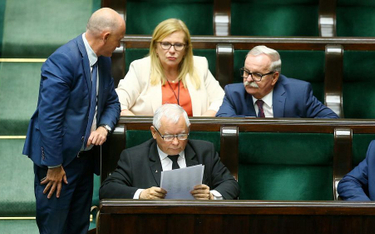 Jarosława Kaczyńskiego zaskoczyła duża liczba posłów PiS niegłosujących za ustawą o ochronie zwierzą