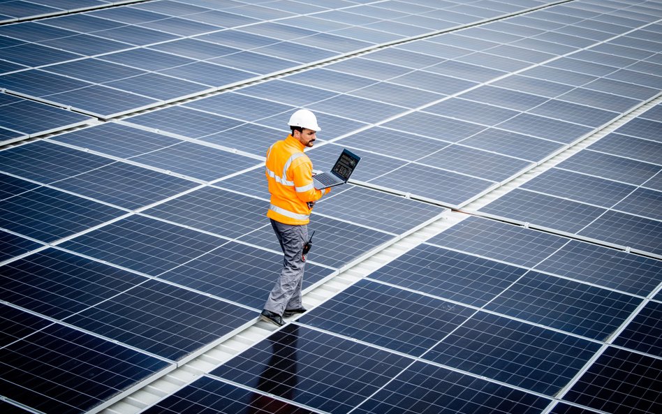 Farmy fotowoltaiczne coraz częściej mogą się nie oglądać na instrumenty wsparcia rynku energii z OZE