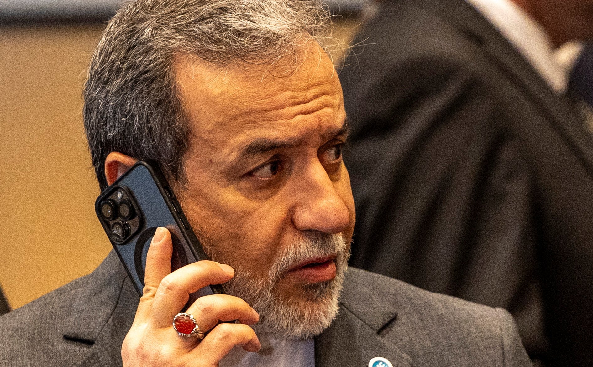 Iran przeprowadzi rozmowy z trzema krajami. Chodzi o program nuklearny