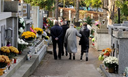 Za wjazd na cmentarz nie można żądać opłat