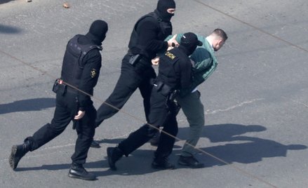 Zatrzymanie uczestnika niedoszłego protestu przeciw Łukaszence w Mińsku