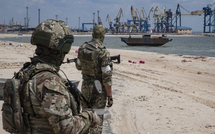 Rosyjscy żołnierze w okupowanym Mariupolu na Ukrainie