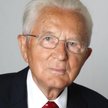 Karl Albrecht, przedsiębiorca. Zmarł 16 lipca 2014 roku.