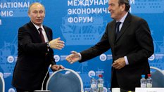 Władimir Putin i Gerhard Schroeder, inicjatorzy „Dialogu Petersburskiego”, podczas podczas Forum Eko