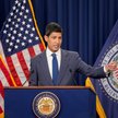 Kevin Warsh, prezes Fedu, jest krytykowany za to, że w sposób „zbyt oszczędny” komunikuje się z rynk
