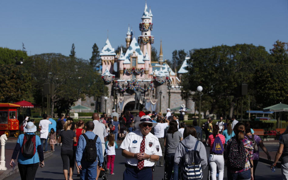 Disney uniknie podatków, ale rozbuduje Disneyland