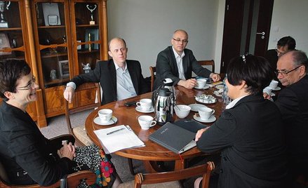 Prowadząca debatę Halina Brdulak (z lewej), Tomasz Buraś, Grzegorz Lichocik, Robert Przybylski, Janu