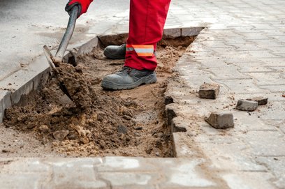 Po zajęciu chodnika drogowcy weszli na jezdnię