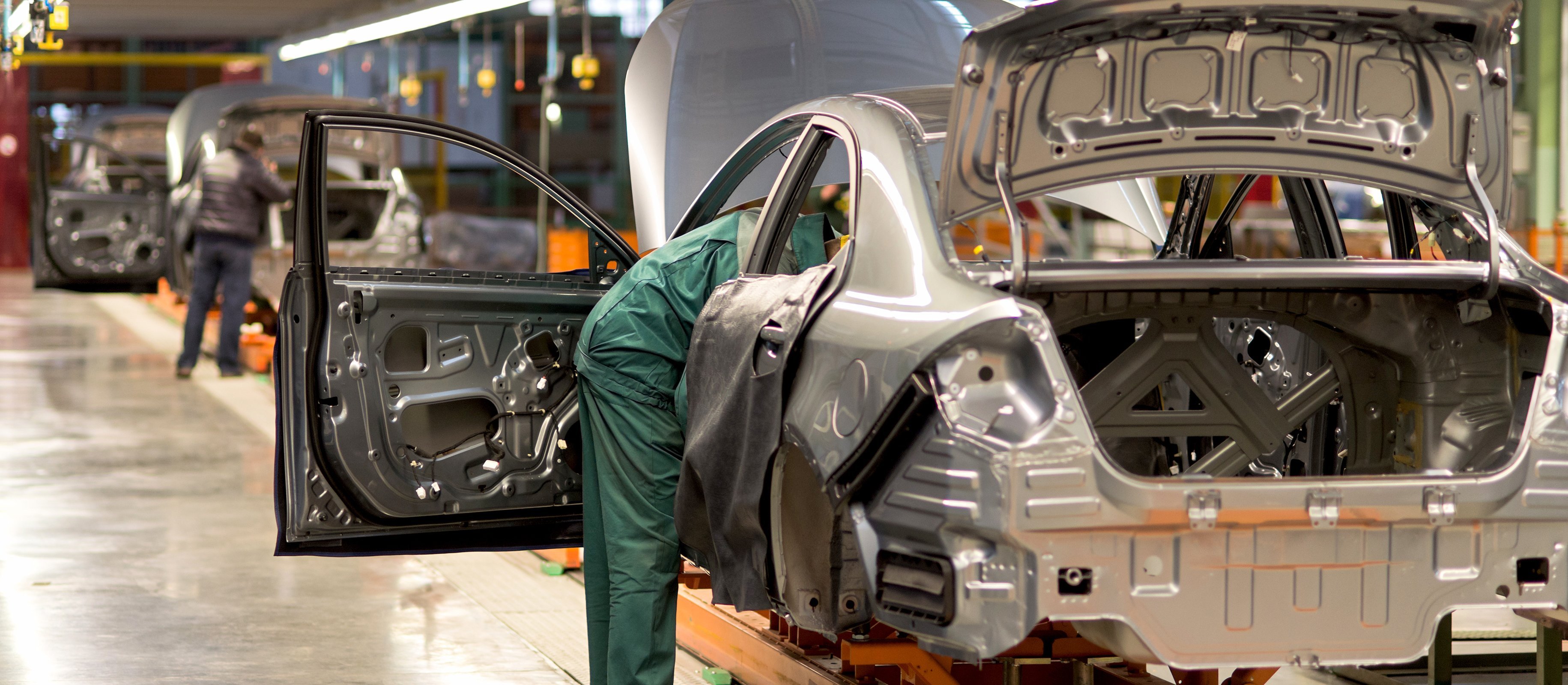 Raport PIE: polski przemysł motoryzacyjny hamuje coraz ostrzej