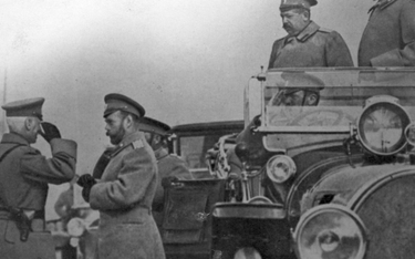 Car Mikołaj II podczas inspekcji frontu pod Warszawą