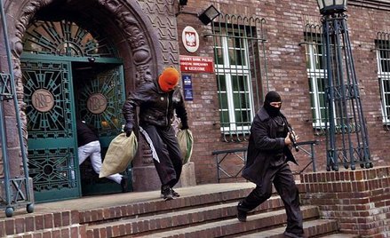 Średnia kwota, która jest kradziona podczas napadu na polski bank, to 5,6 tys. euro. Na zdjęciu ćwic