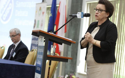 Anna Zalewska, minister edukacji zapowiedziała, że kolejne zmiany w oświacie będą szeroko konsultowa
