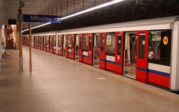 Dwie dodatkowe stacje metra – Muranów i Plac Konstytucji – mają powstać na linii metra M1 jako uzupe